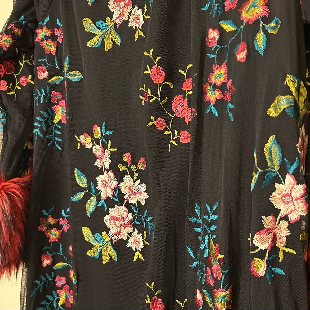Jennafer Grace floral embroidered duster coat with faux fur trim cuffs - Picture 5 of 6